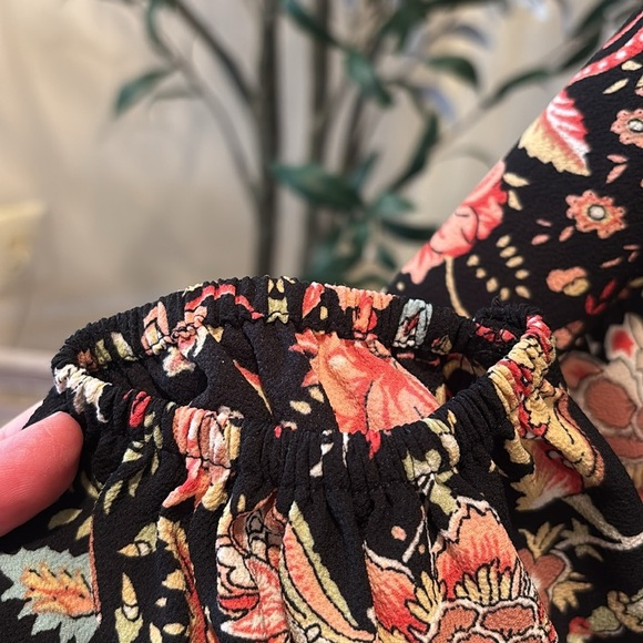 H&M Crepe Dress with pockets. Excellent Condtion - Picture 9 of 9